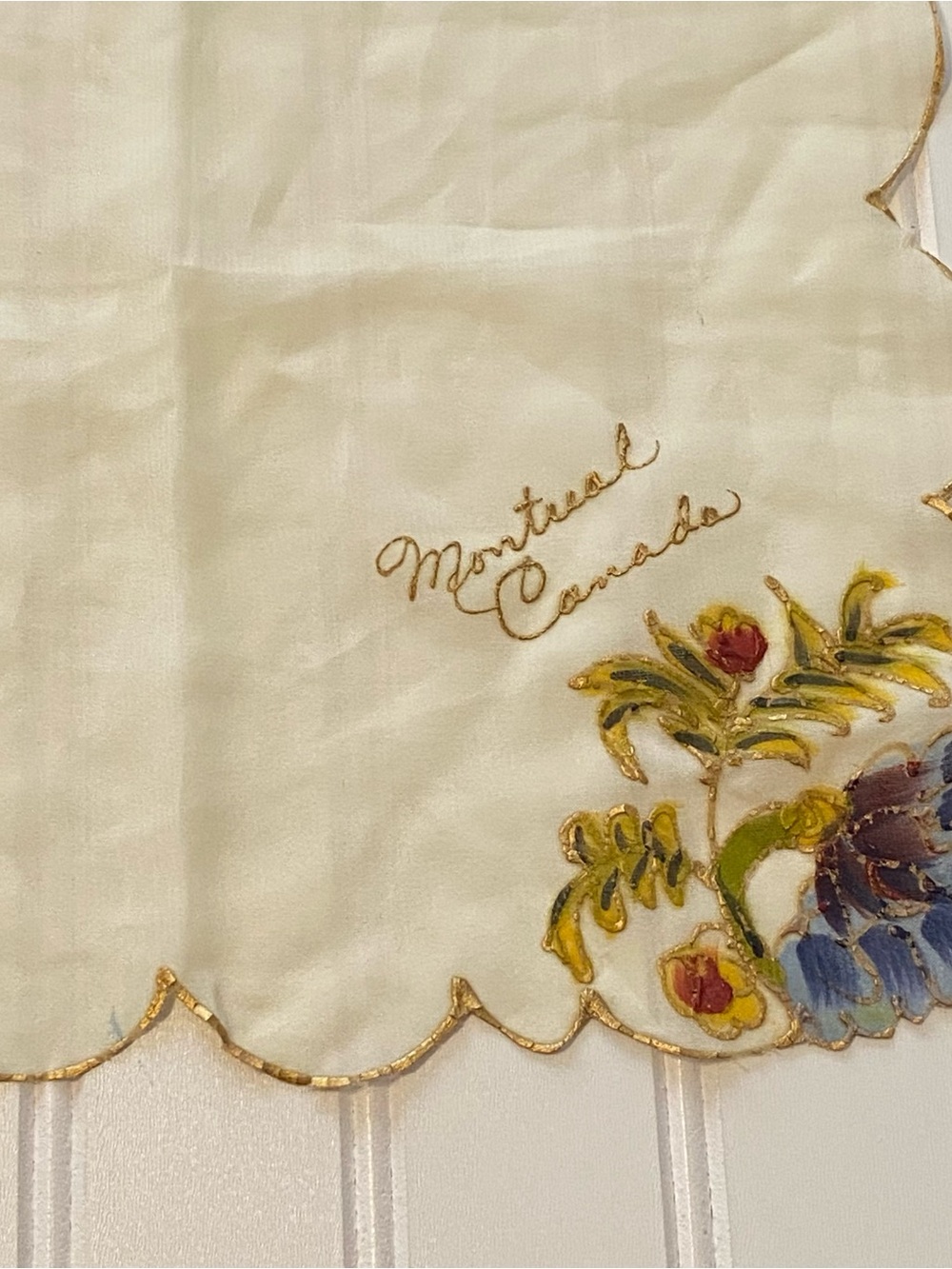 Women’s Cream Floral Embroidered Shortsmntreol Canada collection souvenir